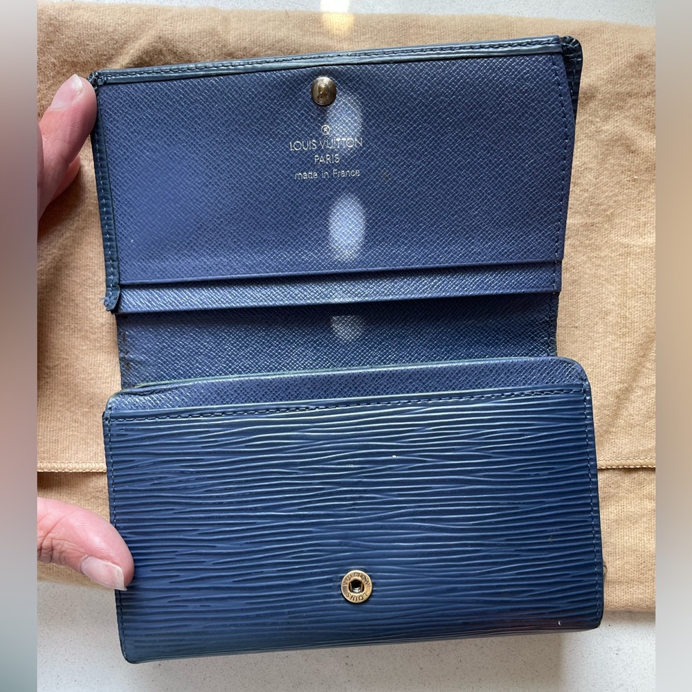 LV Toledo Blue Epi - Picture 4 of 10